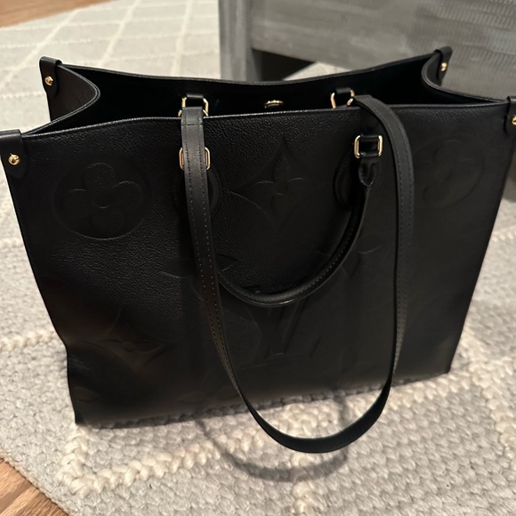 Like new Louis Vuitton OnTheGo GM black square tote. - Picture 13 of 15